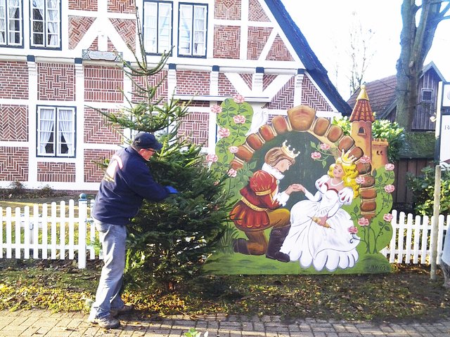Rund um die Kirche gibt es einen Märchenpfad | Foto: privat
