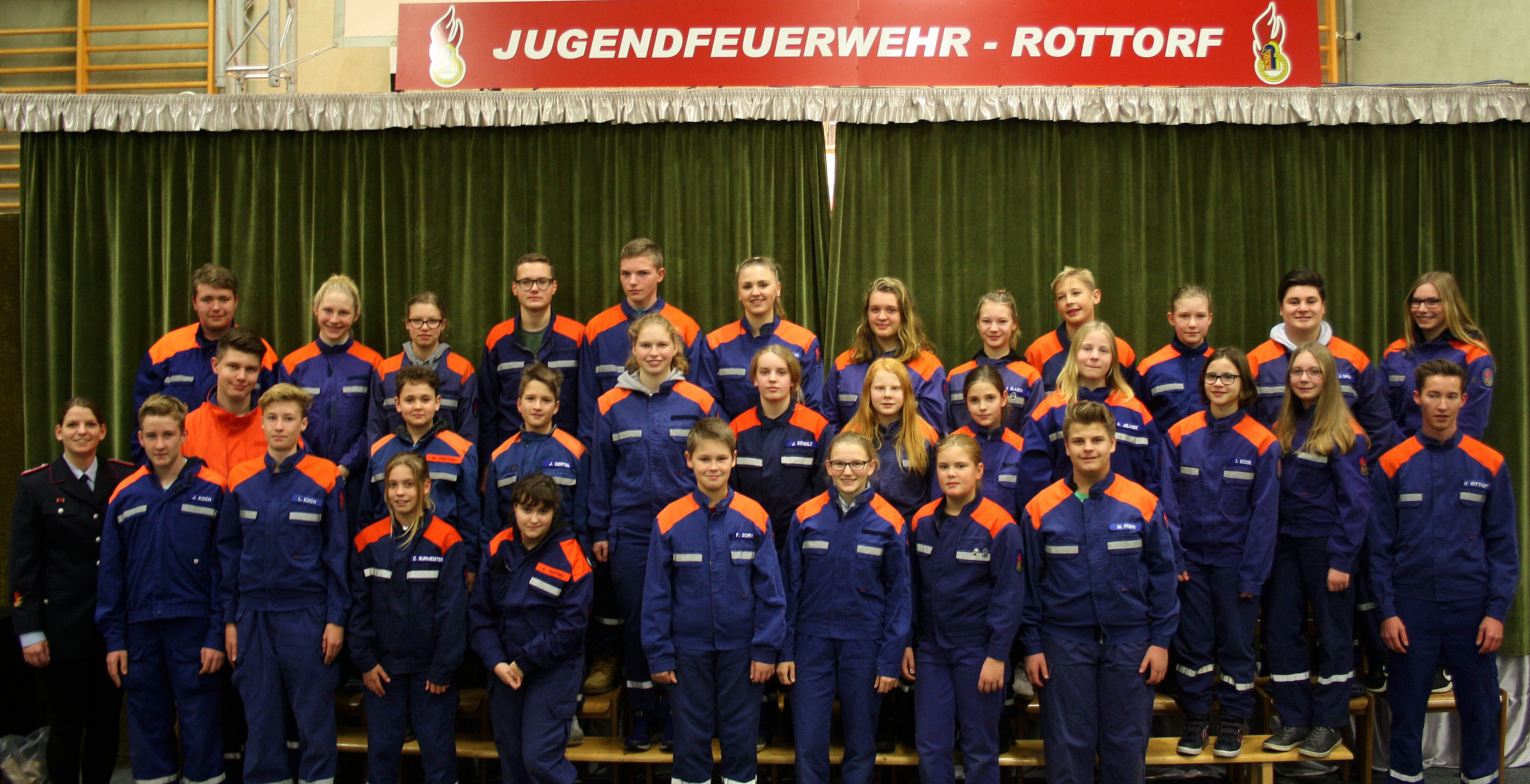 Freuen sich über das Jubiläum: Die Jugendfeuerwehr Rottorf mit Jugendwartin Sandra Mennerich