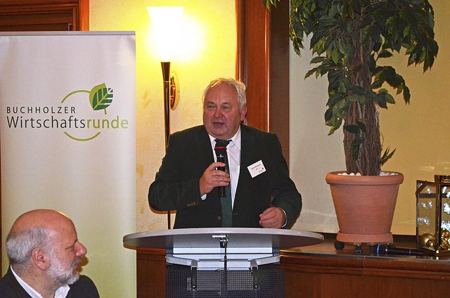 Landtagsabgeordneter Heiner Schönecke (CDU) bewies, dass er fließend Plattdeutsch sprechen kann