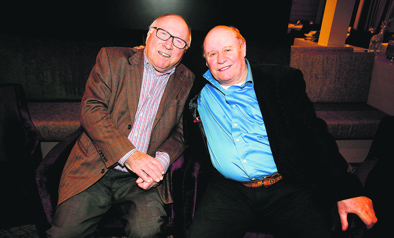 Das hat geschmeckt! HSV-Idol Uwe Seeler (li.) und sein kongenialer Sturmpartner Charly Dörfel genossen am Mittwoch ein leckeres Gänse-Essen im Ringhotel Sellhorn. Auf Einladung von „Delta Fleisch“-Gründer Heinrich Höper traf sich die HSV-Meistermannschaft von 1960 in Hanstedt.