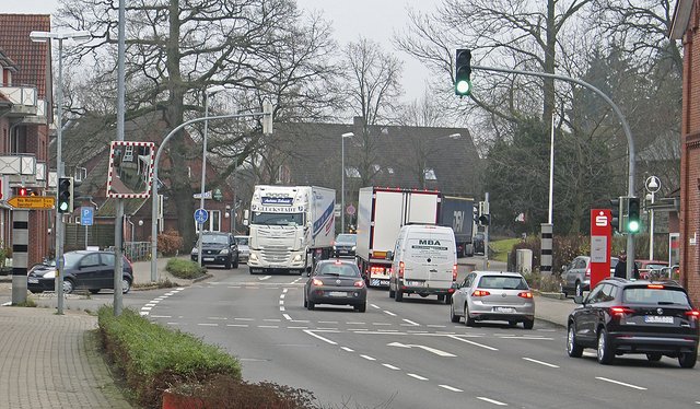 Zu jeder Tageszeit gibt es auf der B3 in Elstorf massives Verkehrsaufkommen. Besonders belastend sind dabei die vielen Lkw