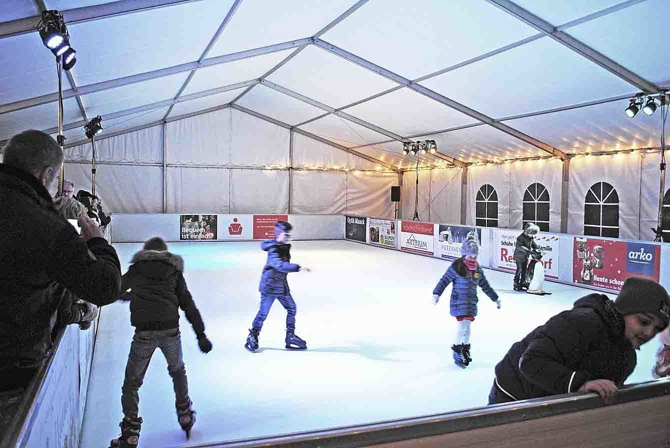 Die Eisbahn ist vor allem für die Kinder ein Hit Fotos: thl