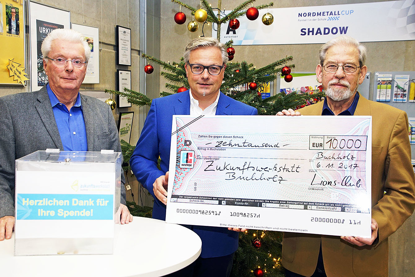 Bei der Spendenübergabe (v. li.): Wolfgang Bauhofer, Geschäftsführer Zukunftswerkstatt Buchholz, Lars Hagemeier, Präsident des Lions-Club Buchholz Nordheide und Geschäftsführer der Firma GFA-Dichtungen aus Marxen, und Volker Greite, Schatzmeister des Lions-Club Buchholz Nordheide