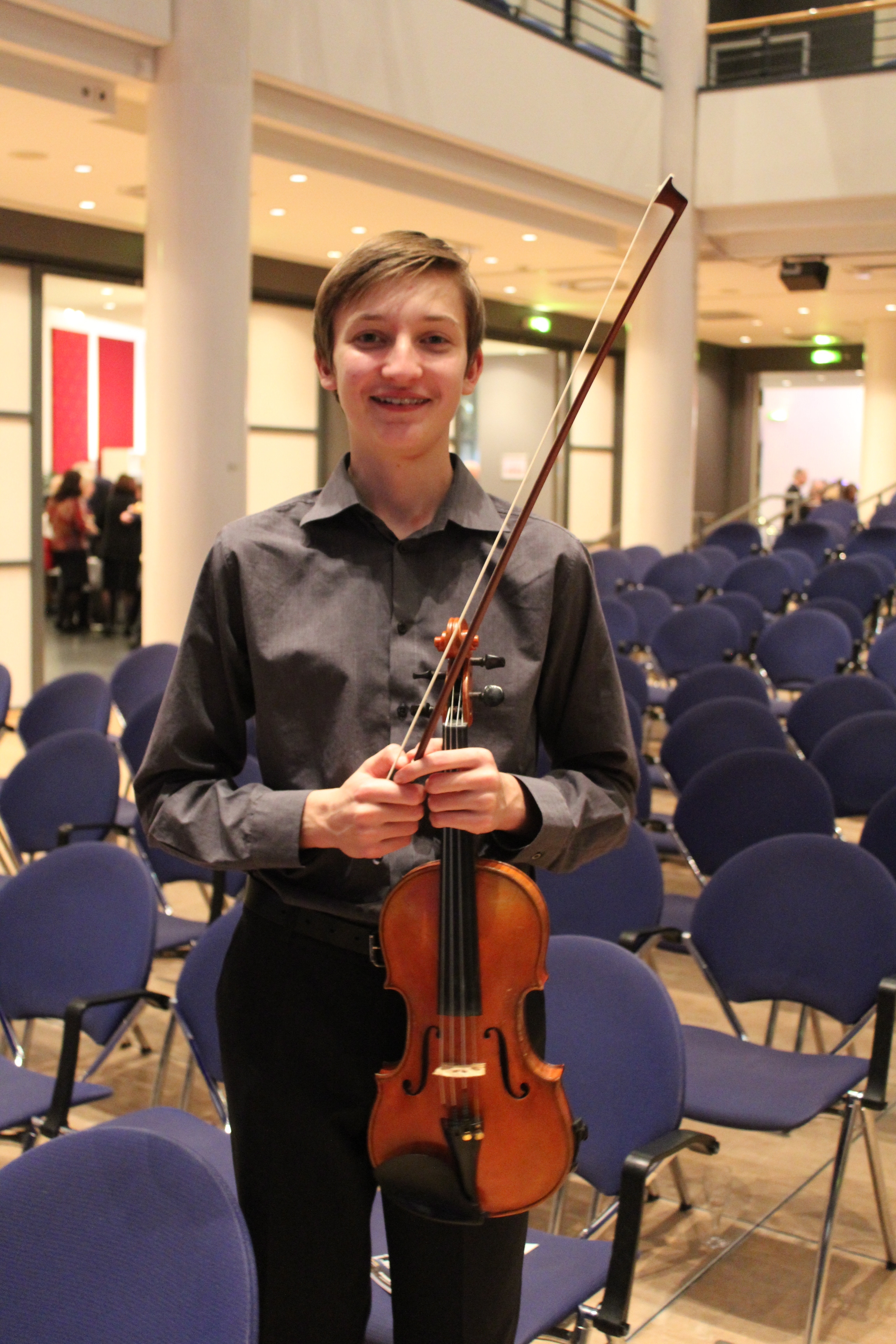 Jugendliche interessieren sich nicht für Klassik? Von wegen: der 16-jährige Ludwig Wladimir Dorner aus Hanstedt wurde für sein virtuoses Geigenspiel jetzt mit dem Kulturpreis des Landkreises Harburg ausgezeichnet