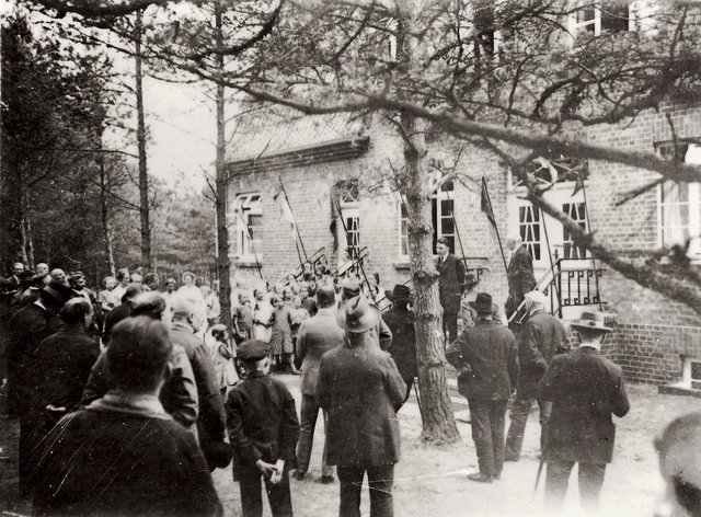 Ein Bild von der Eröffnung des Schullandheims Estetal im Jahr 1926