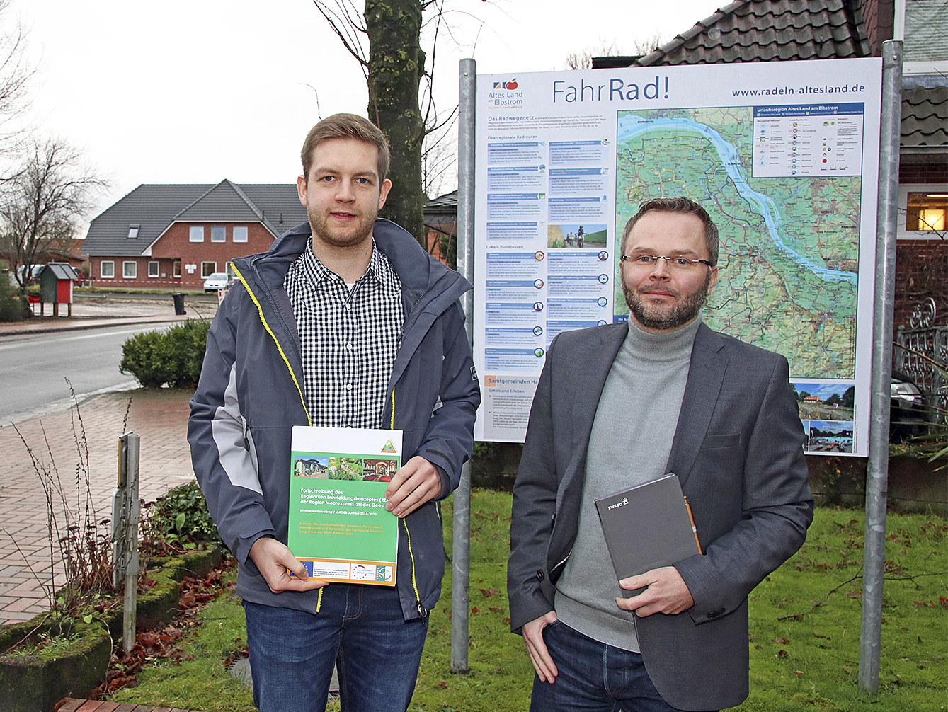 Hoffen auf reges Interesse der Bürger: Jan-Christoph Lendner (re.) und Dennis Blanken Foto: jd