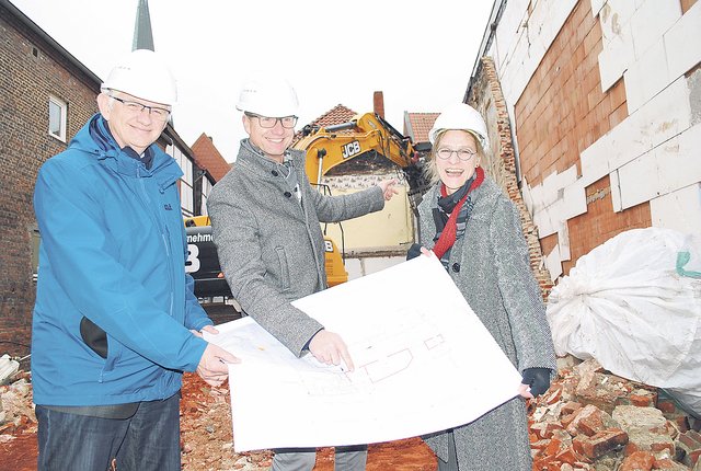 Eines der großen Projekte, die sehr viel Spaß und Arbeit mit sich bringen: Sanierung und Erweiterung des Museums. Auf dem Foto Erster Stadtrat Michael Nyveld, Architekt Bernd Wedemann und Museumsleiterin Dr. Susanne B. Keller