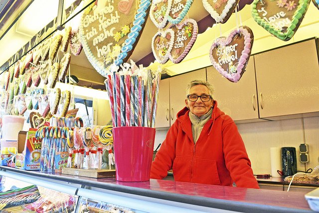 Angelika Zuber aus Stade verkaufte Naschkram