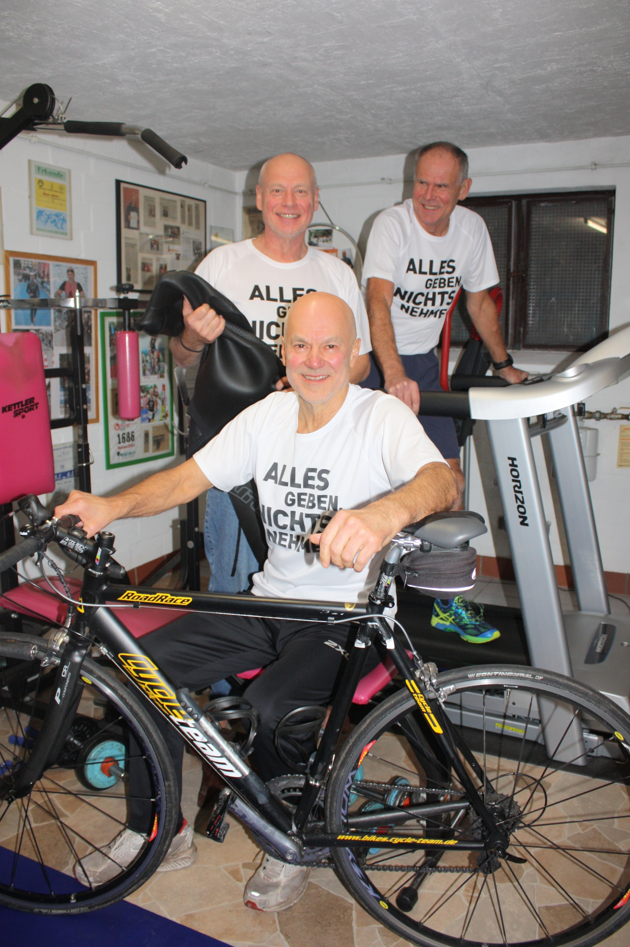 Bestreiten die Ironman-Staffel in Glücksburg: (von vorn) Reiner Wieneke, Rainer Brase und Jochen Menzel