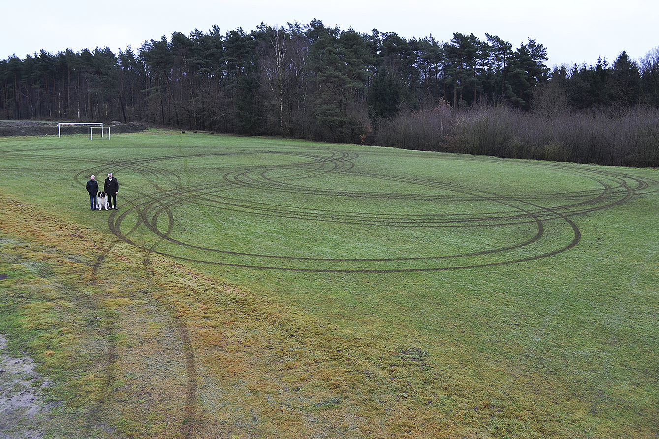 Einen teuren Schaden haben Unbekannte auf dem Sportplatz in Kakenstorf verursacht