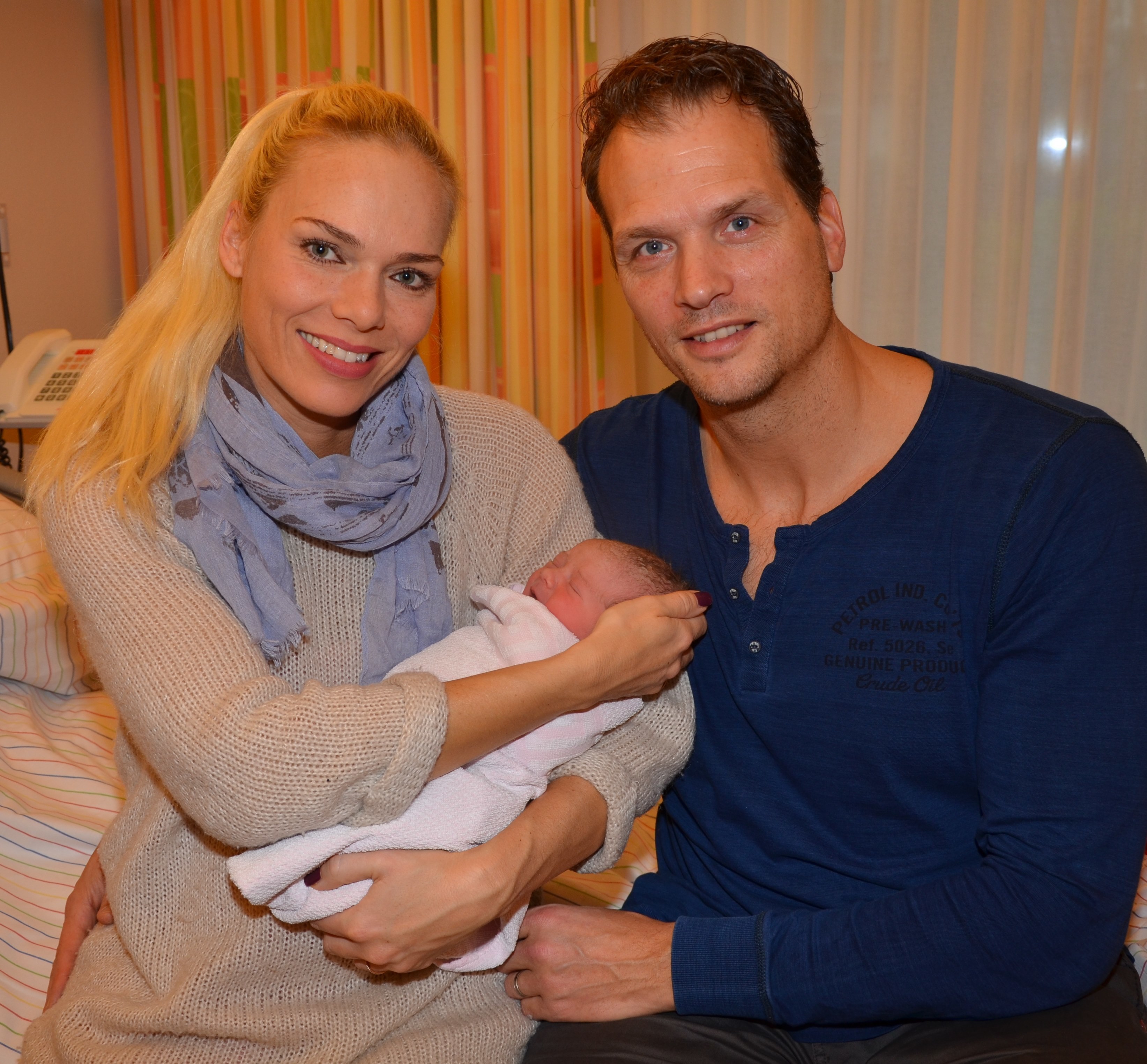 Das Buchholzer Weihnachtsbaby Ella Ida mit seinen stolzen Eltern Grit und Björn Tschentschel