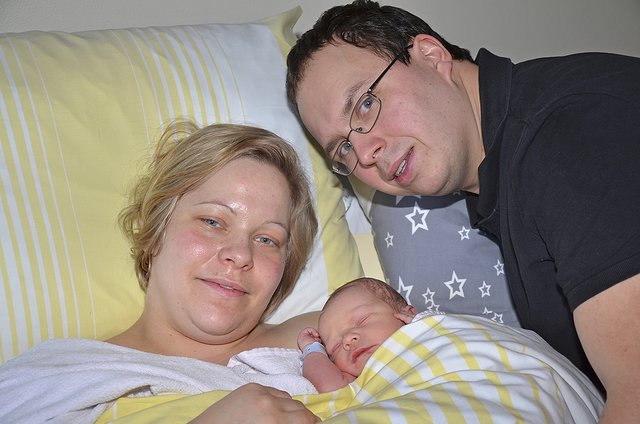 Glücklich über ihren Erstling: Lena Kammer-Netzlaff und Kristian Netzlaff mit Jakob