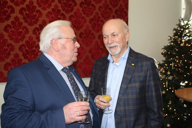 Im Gespräch: Janusz Wielunski (Duetsch-Polnische Gesellschaft, li.) und Steinbecks Ortsbürgermeister Wilhelm Pape (FDP)