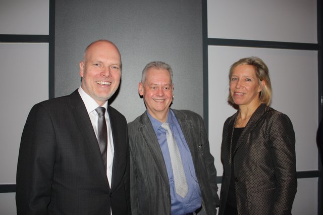 Buchholz' neuer Baudezernent Stefan Niemöller (li.) und seine Ehefrau Christiane mit Thomas Hansen, Leiter der Musikschule
