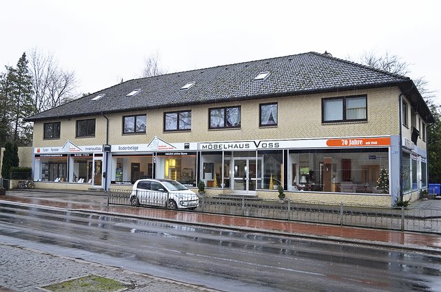 Das Gebäude an der Brückenstraße 23 bis 25 mit zwei weiteren Betrieben