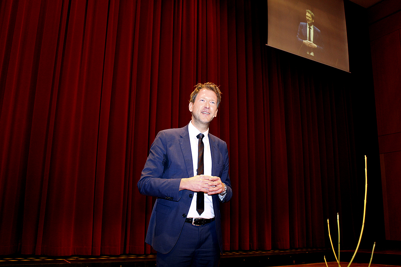 Prof. Dr. Henning Vöpel. Direktor des Hamburgischen WeltWirtschaftsInstitut (HWWI)