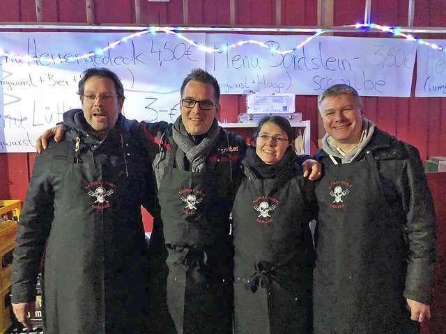 Hatte sichtlich Spaß: das Tresenteam an der Marsch-Station "Zum Mühlenfeld"