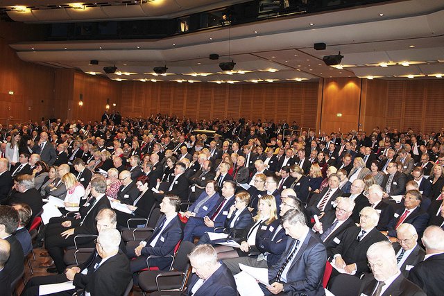 Knapp 1.000 Gäste kamen zum IHK-Neujahrsempfang ins Stadeum     Fotos: bc