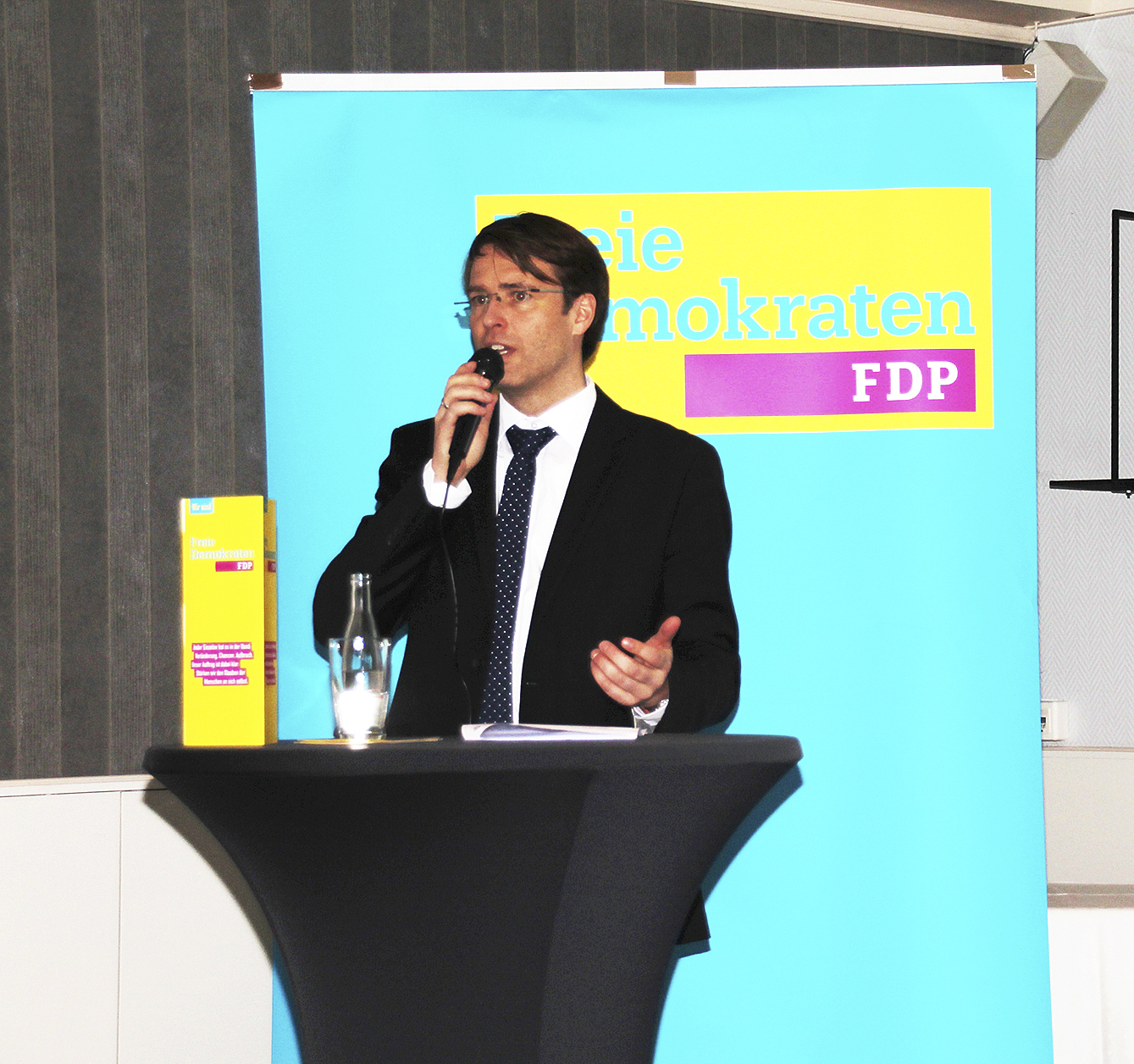 Die Buchholzer können optimistisch in die Zukunft blicken, zu diesem Schluss kam Prof. Dr. Steffen Warmbold, Präsident der Hochschule 21, in seinem Vortrag anlässlich des Dreikönigstreffens der Buchholzer FDP