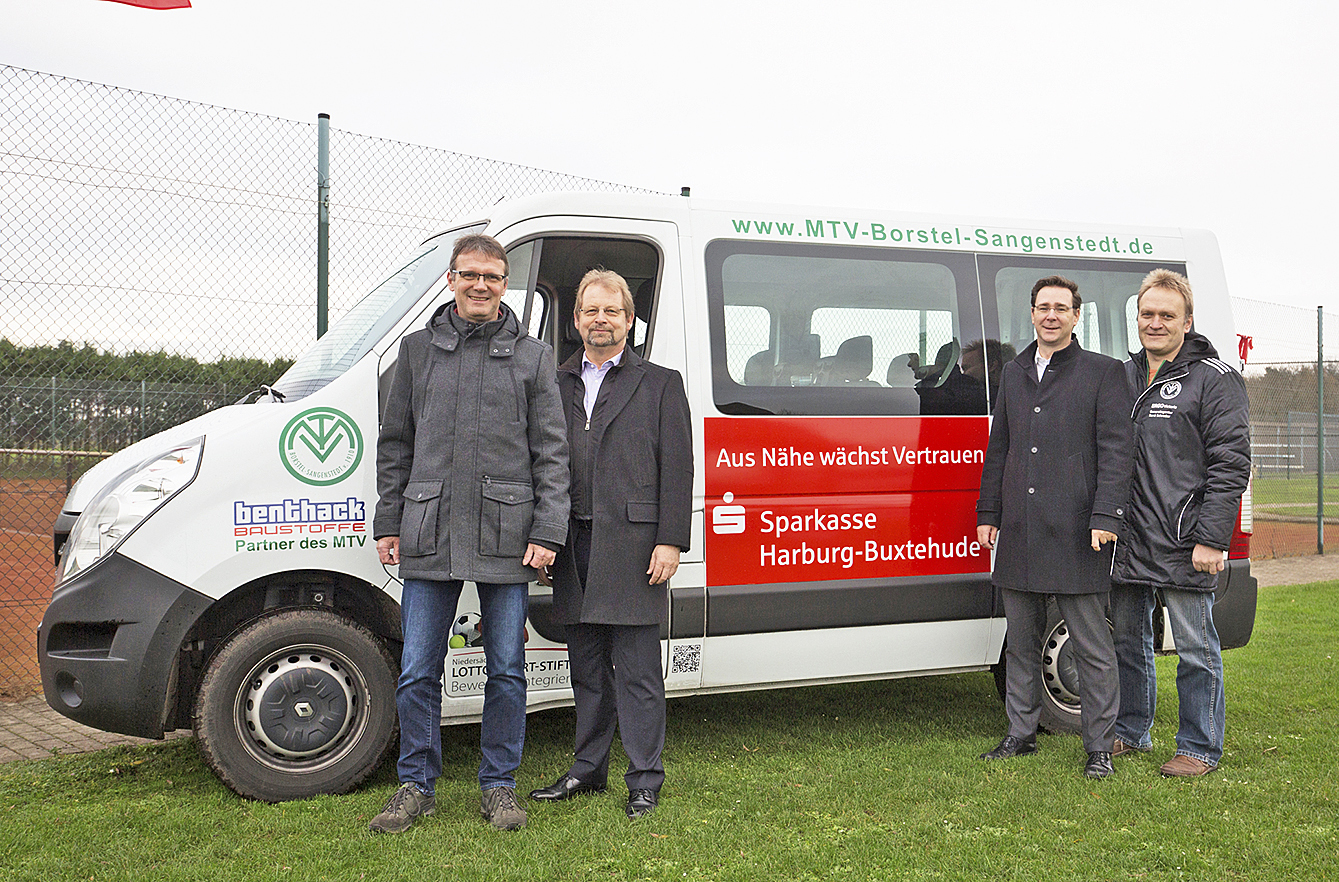 Vor dem neuen MTV-Bus (v. li.): Volker Mehm, Dirk Pünjer, Stephan Rohn und Peter König