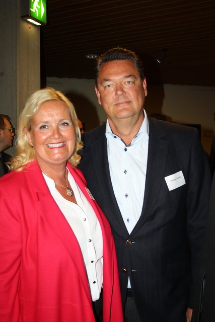 Seltenes Bild bei offiziellen Veranstaltungen: Martina Oertzen und Ehemann Christian