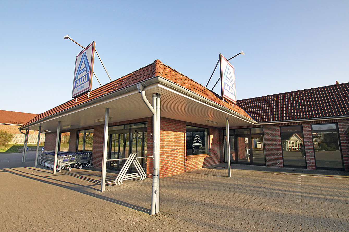 Der frühere ALDI-Markt: Dort soll ein Ärztezentrum entstehen Fotos: jd