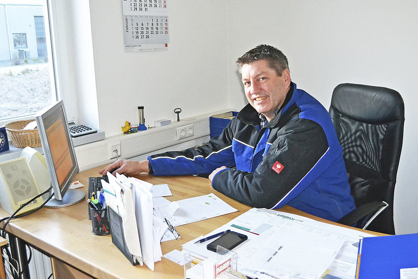 In seinem neuen Büro nimmt Marcus Fritsche die Aufträge seiner Kunden entgegen