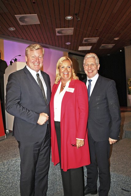 Martina Oertzen begrüßte auch Dr. Bernd Althusmann (li.) und Landrat Rainer Rempe