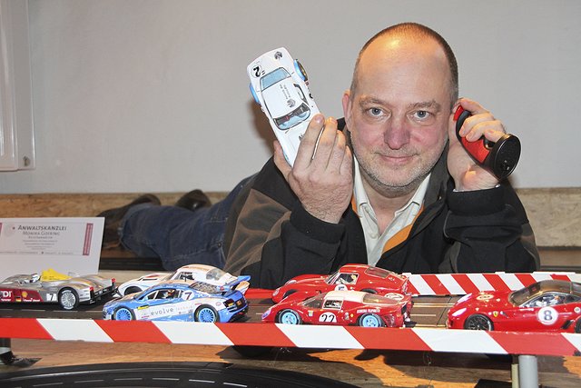 Rennleiter Boris Ksoll bringt in Freiburg Corvette, Audi, Ferrari und Co. in Miniatur an den Start