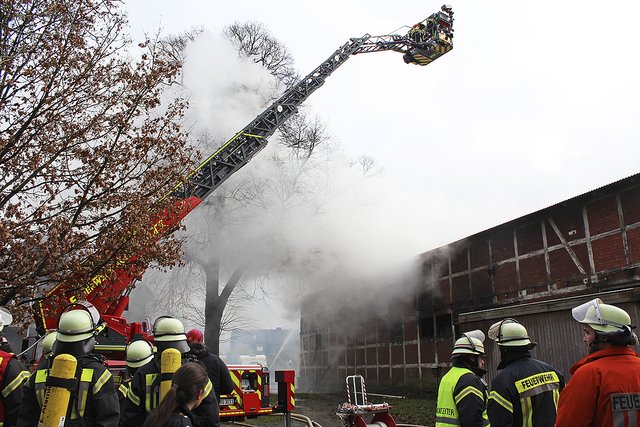 Die Feuerwehrleute waren bis in die späten Abendstunden im Einsatz