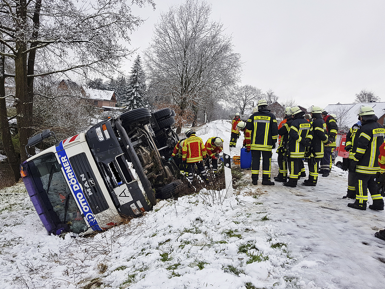 In Stelle rutschte ein Müllwagen den Deich herunter