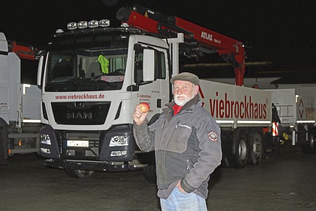 Statt zur Zigarette greift Heinz Albrecht jetzt öfter zum gesunden Apfel Foto: jd