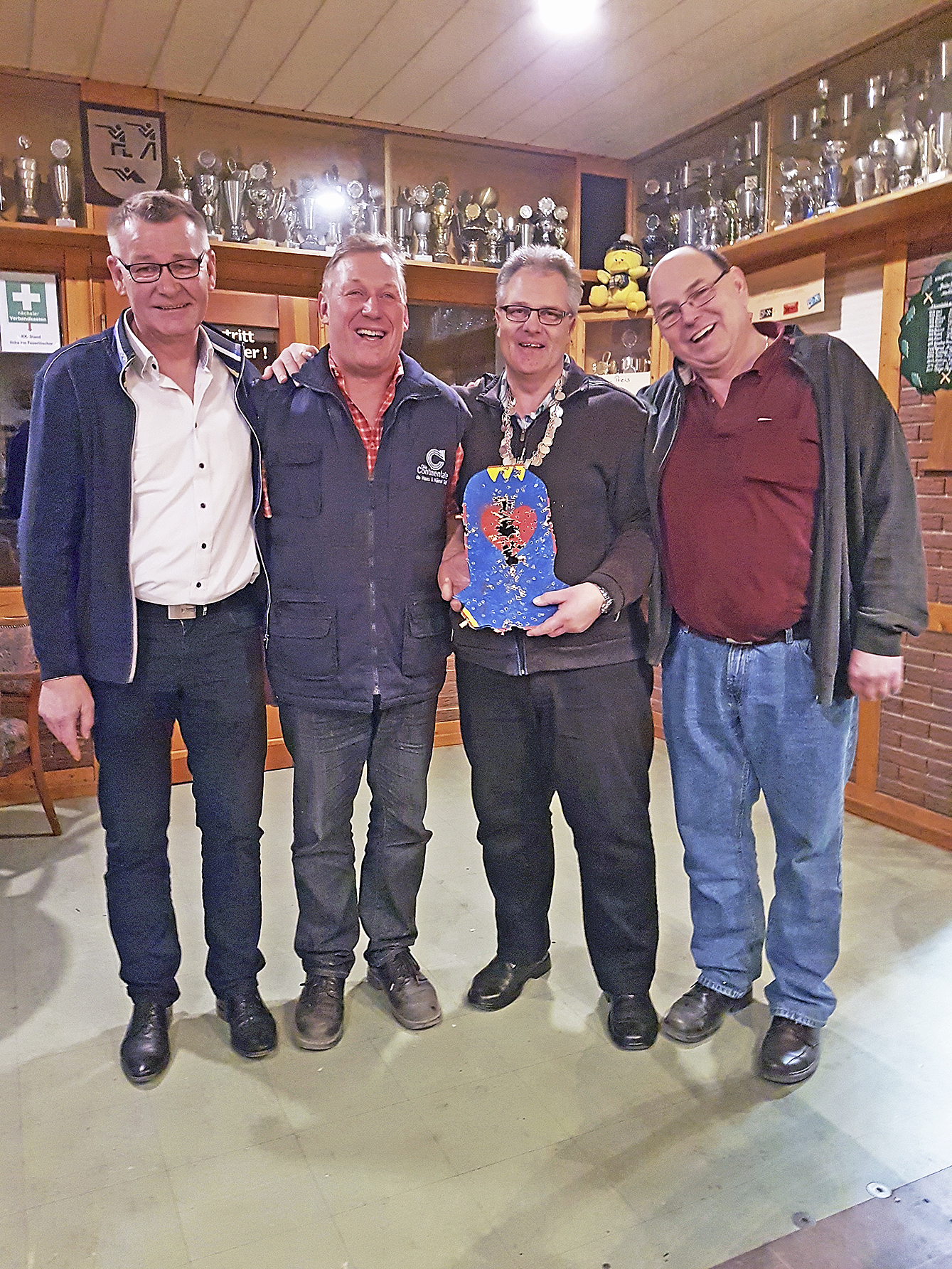 Gratulation zum Titel (v. li.): Andreas Eggers, Michael Angermeier, Andre Hennig und Günther Bruns