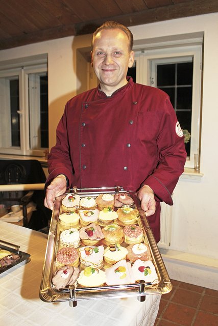 Versorgte die Gäste mit 750 Häppchen - und das bereits zum achten Mal: Raphael Cordes (Landschlachterei Cordes)