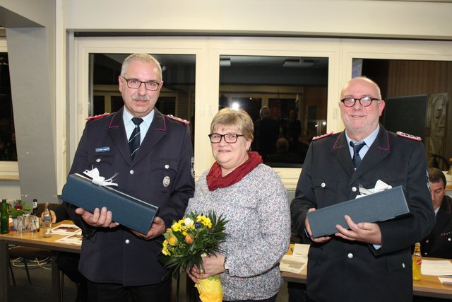 Dieter Lengsfeld (li.) mit Frau Hildegard und Rainer Gricksch wurden in die Alters- und Ehrenabteilung überstellt