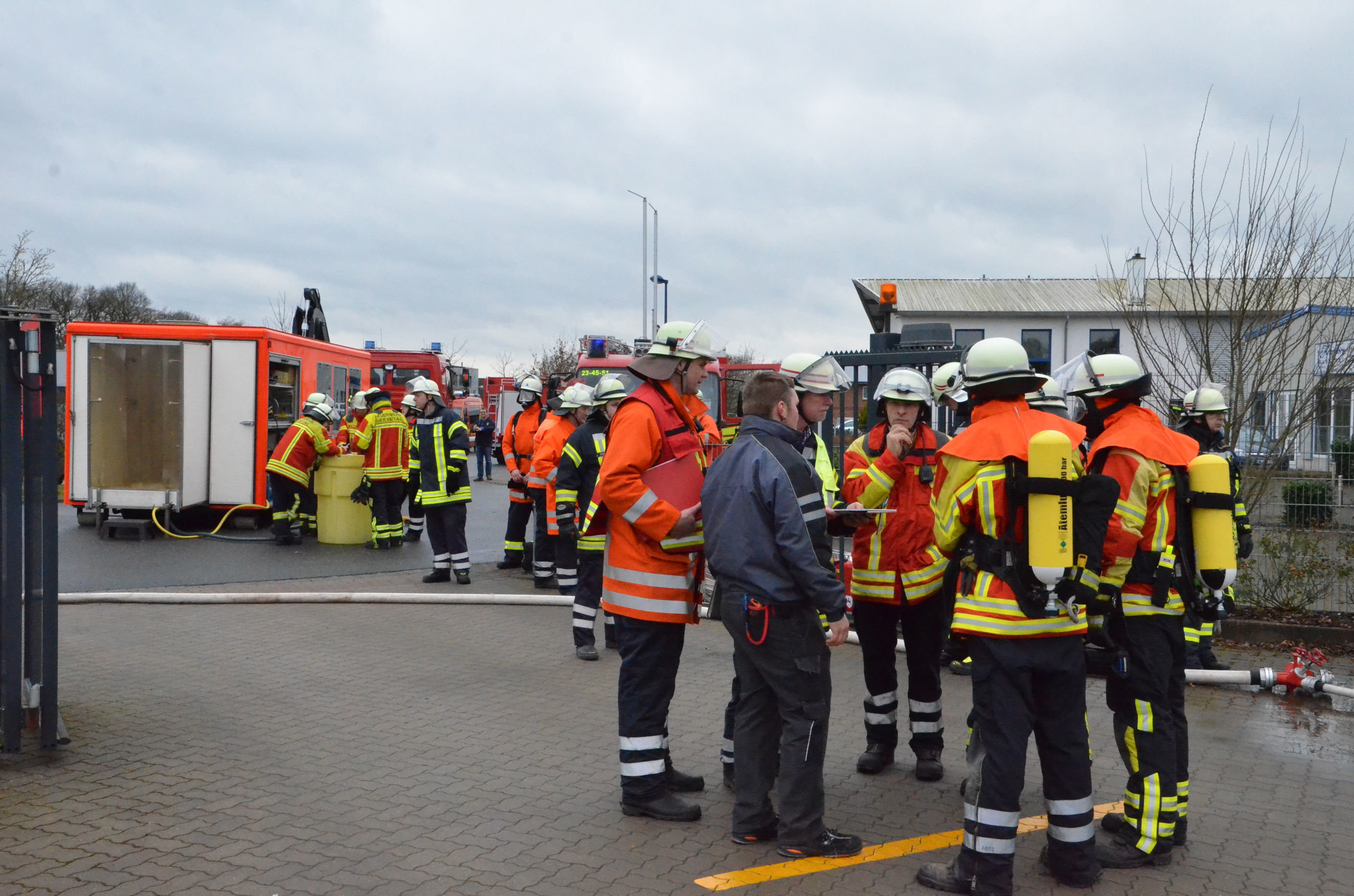 Die Feuerwehr war mit einem Großaufgebot vor Ort