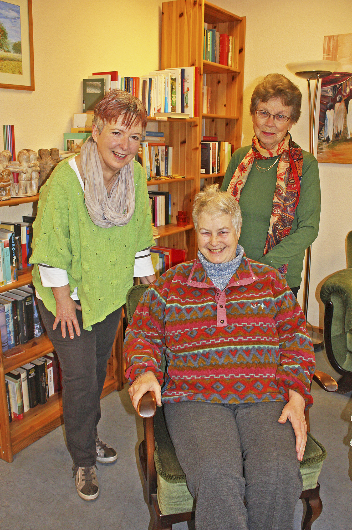 Werben für die Schreibgruppe "Tintenklecks": (v. li.) Eva Stab, Hildegard Schaefer und Renate Komm
