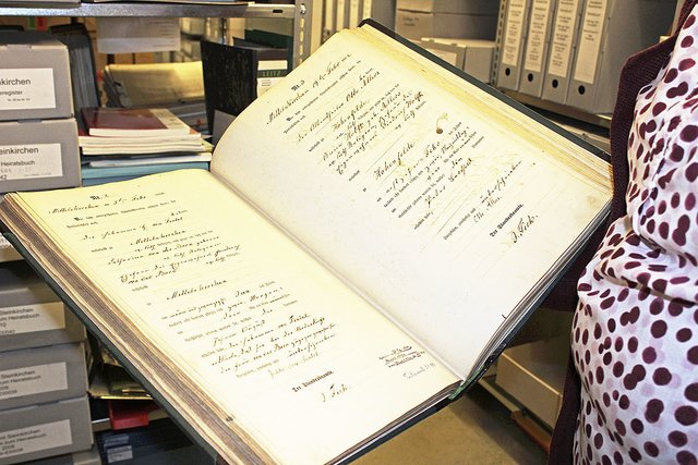 Ein Blick ins Geburtenregister der Gemeinde Mittelnkirchen zeigt, wer zwischen 1874 und 1899 geboren ist
