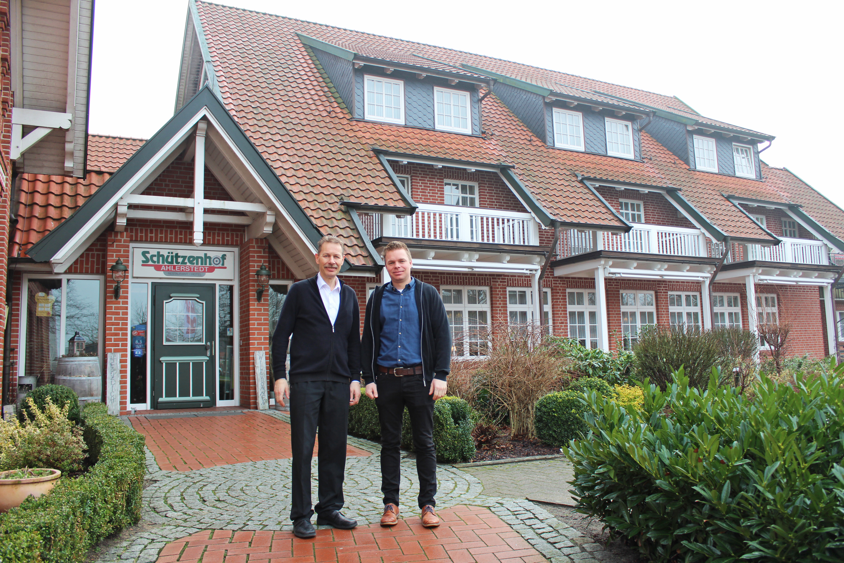 Von Hotel bis Restaurant in allen Bereichen tolle Gastgeber: Klaus-Dieter Bockelmann (li.) und Nils Bockelmann