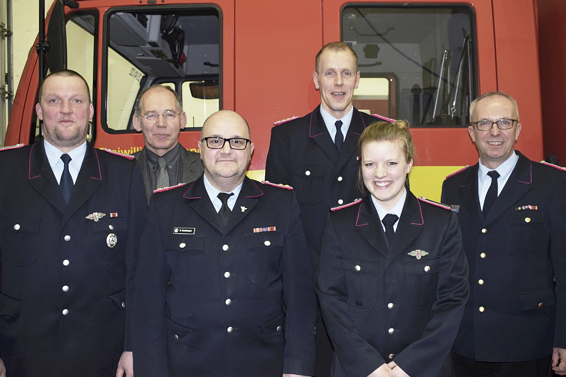 Standen im Vordergrund der Jahreshauptversammlung in Marxen (v. li.): Marc Borchers, Günter Rühe, Michele Quattropani, Florian Baden, Nele Muhl und Volker Bellmann
