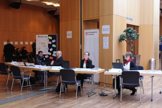Beratungstisch der Agentur für Arbeit