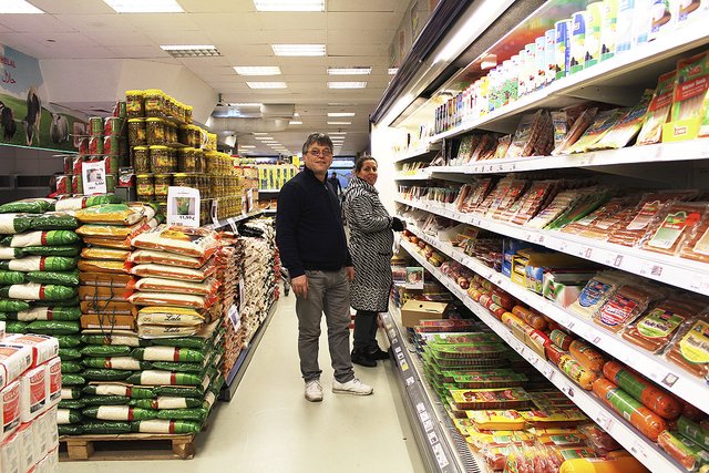 Reinschauen lohnt sich: Erdogan Aslan hält im AS Markt ein großes Sortiment an internationalen Spezialitäten bereit