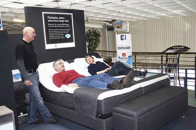 Im A&S Wasserbetten Zentrum können Interessierte gerne Probe liegen | Foto: wd