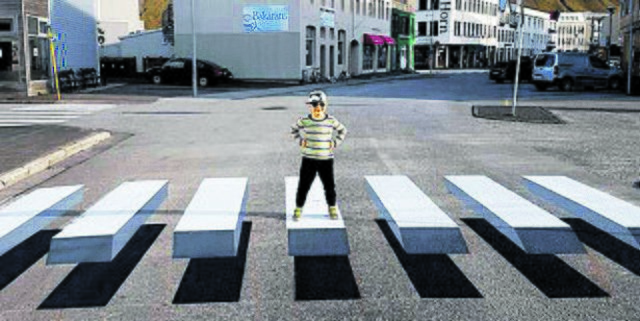 Vielleicht auch eine Idee für Stade, eventuell sogar für die Gefahrenstelle am Salztorswall: ein Zebrastreifen in 3D-Optik, wie es ihn bereits in einigen deutschen Städten gibt. Die FDP hat solch einen Zebrastreifen jüngst für die Stadt Buchholz in der Nordheide ins Gespräch gebracht