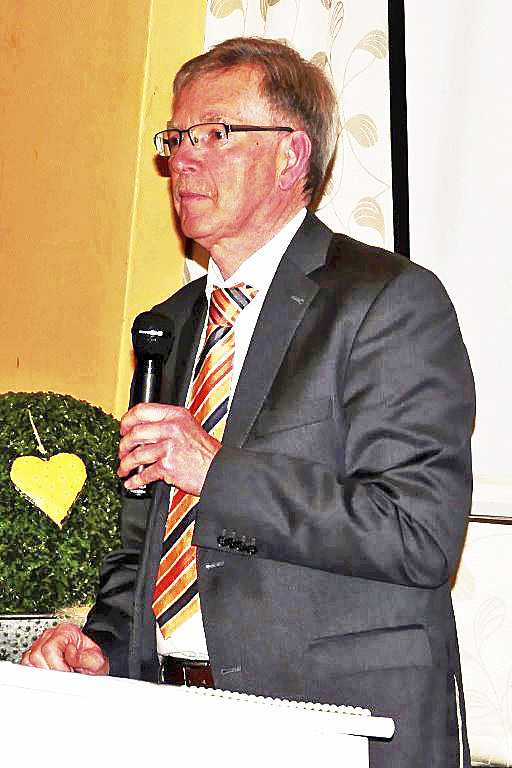 Beim "Buurnreken": Wulfsens Bürgermeister Gerd Müller
