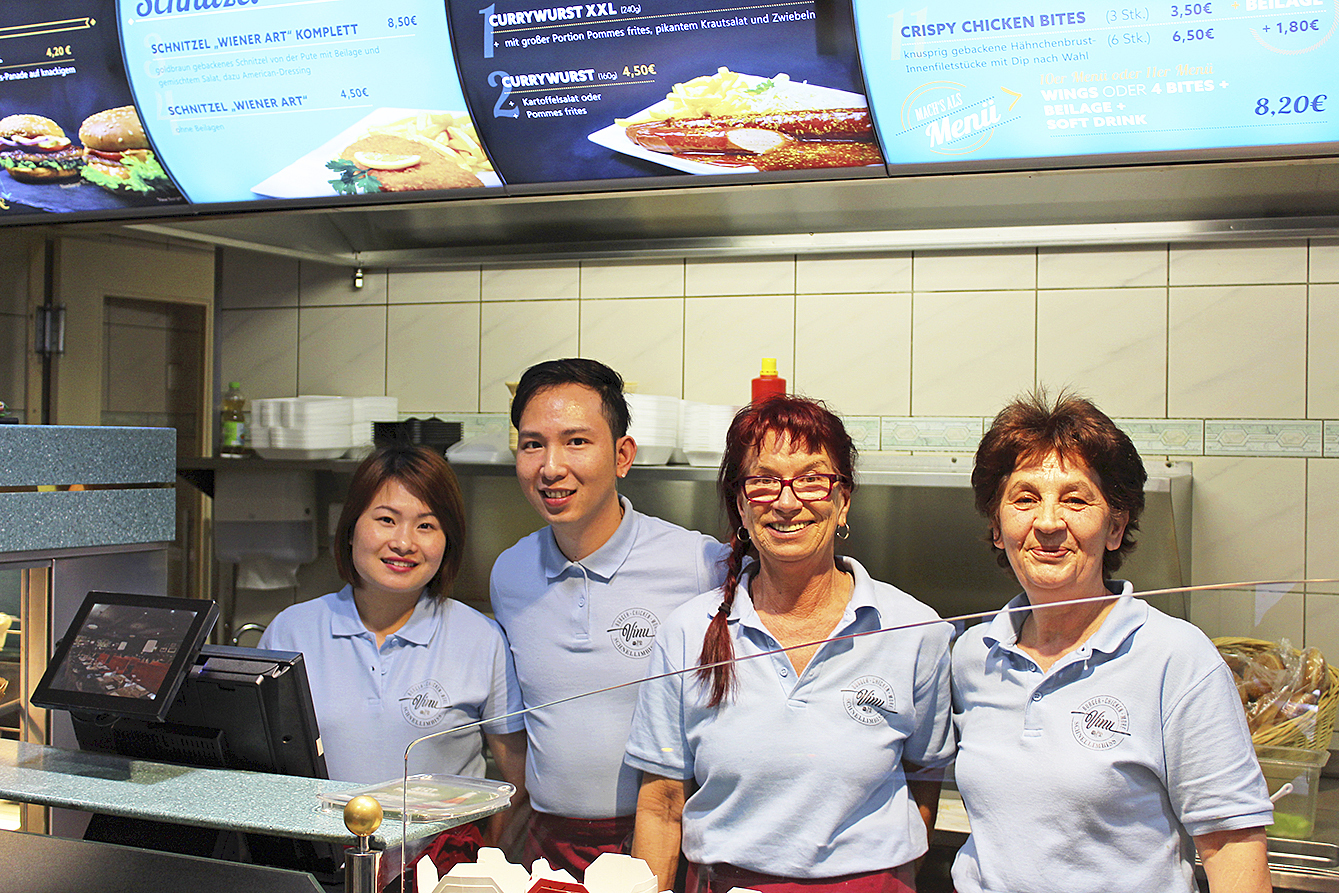 Das Vinu-Team mit (v.li.): Thi Thu Hang Bui, Tuan Trung Nguyen, Barbara Hackl und Zorka Belcoska