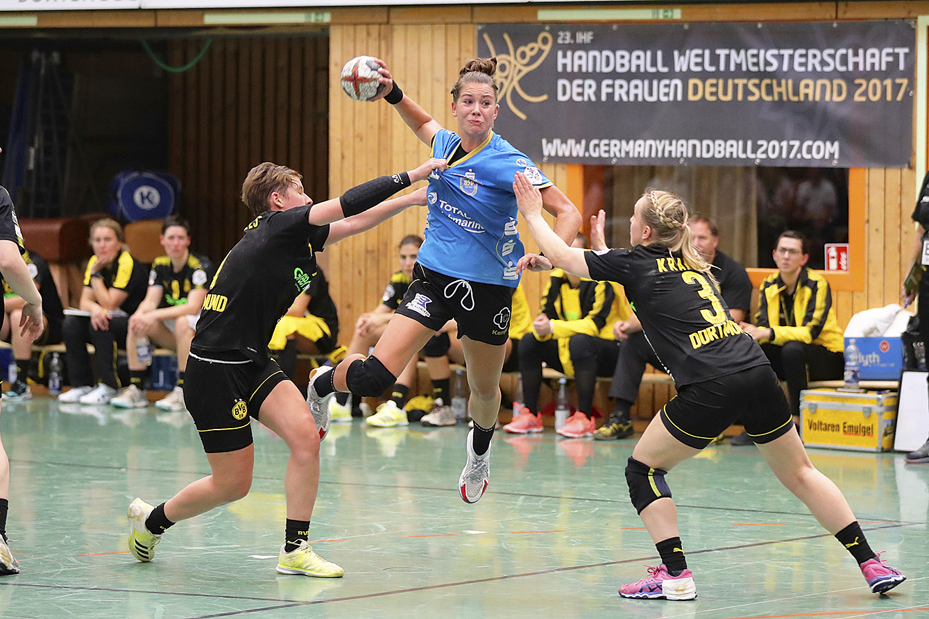 366 Tore in 90 Spielen für den BSV - doch jetzt ist Schluss: Rückraumspielerin Emily Bölk gilt als Deutschlands große Handballhoffnung und sucht jetzt eine neue sportliche Herausforderung in einem anderem Spitzenverein