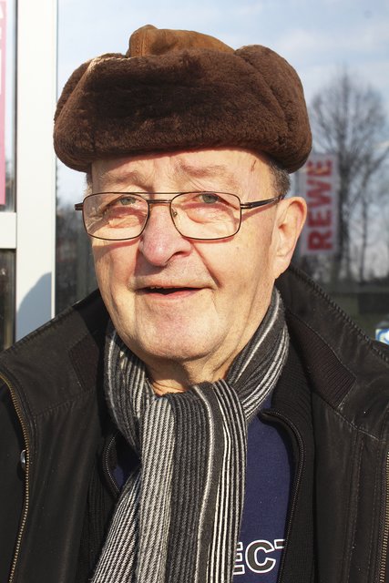Manfred Zeckay, 75, aus Hainbuchen: „Die Straße ist zu eng für Auto- und Fahrradfahrer, das ist nicht sicher!“