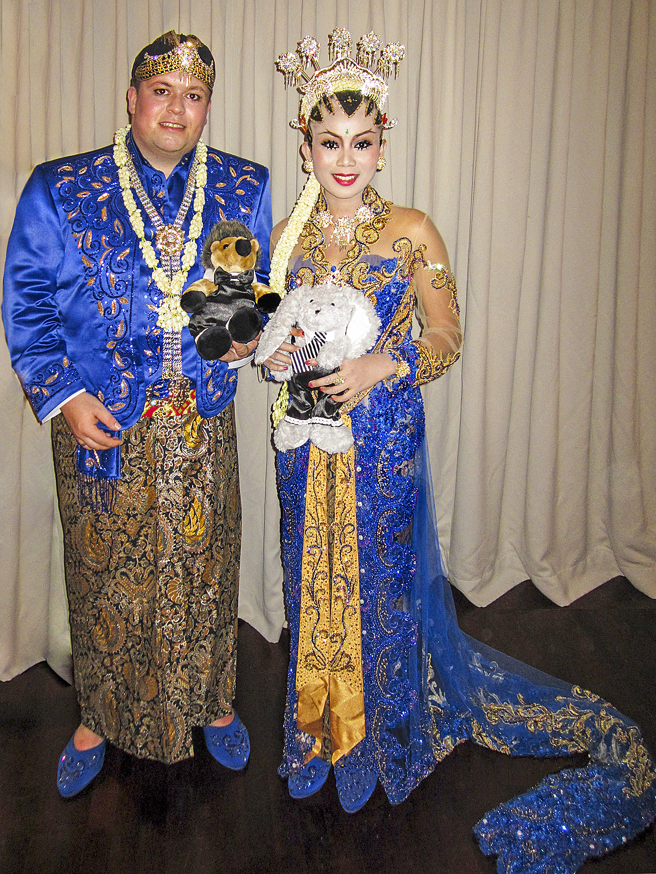 Exotischer geht es nicht: Die Ur-Buxtehduer haben sogar eine Hochzeit in Indonesien mitgemacht Fotos: Madle Fotowelt/tk