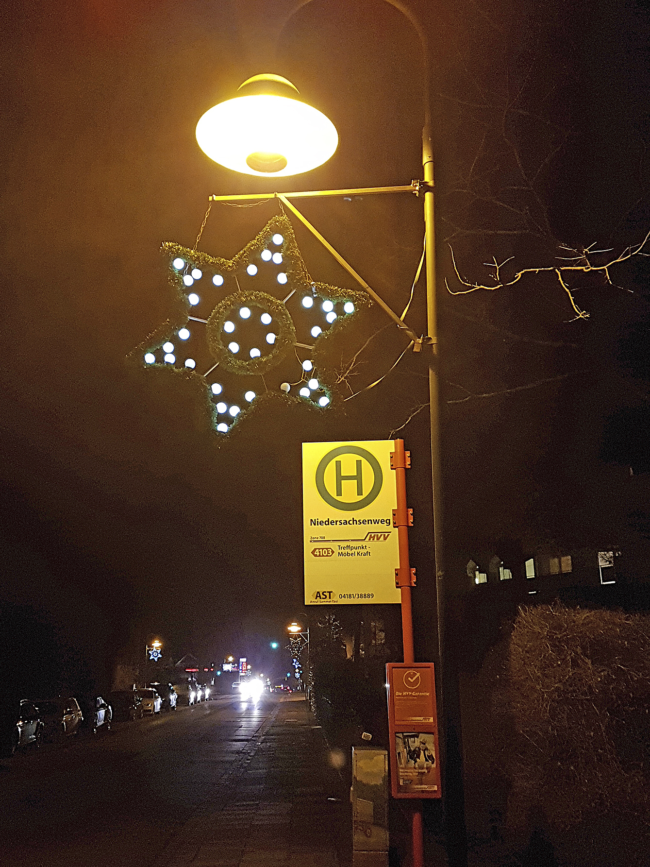 Die Weihnachtsbeleuchtung in Holm-Seppensen hängt immer noch